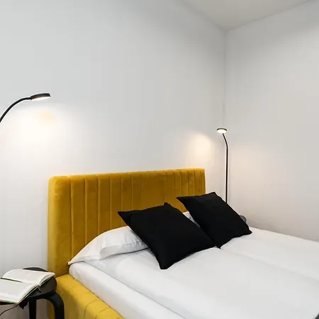 Loft Style Opienskiego With Parking By Renters Apartment